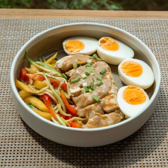 Harissa keto Egg Pot